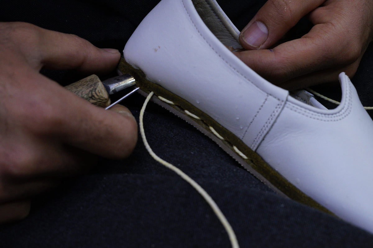 Six hundred years of thin-soled shoes